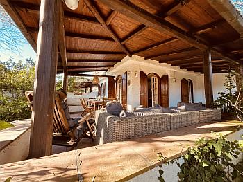 VILLA A SCHIERA