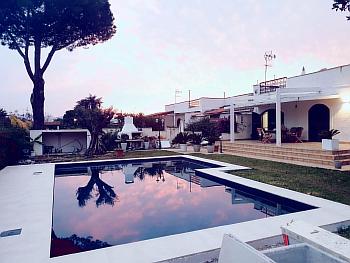 VILLA CON PISCINA