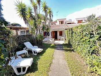VILLA A SCHIERA