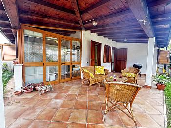 VILLA A SCHIERA